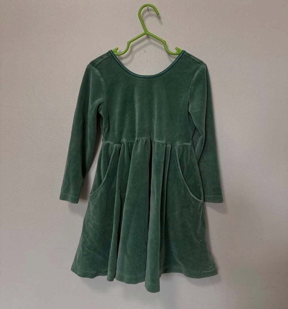 Hanna Andersson Green Velour Long Sleeve Pocket Dress